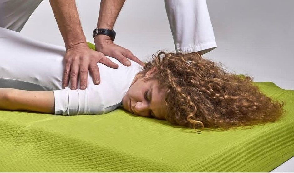 Le mani di Davide durante un trattamento shiatsu